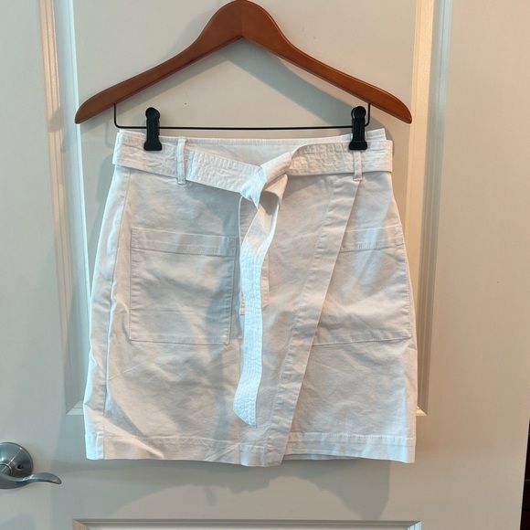 Ann Taylor Belted Skirt NWT 
Size:2 - Picture 2 of 11